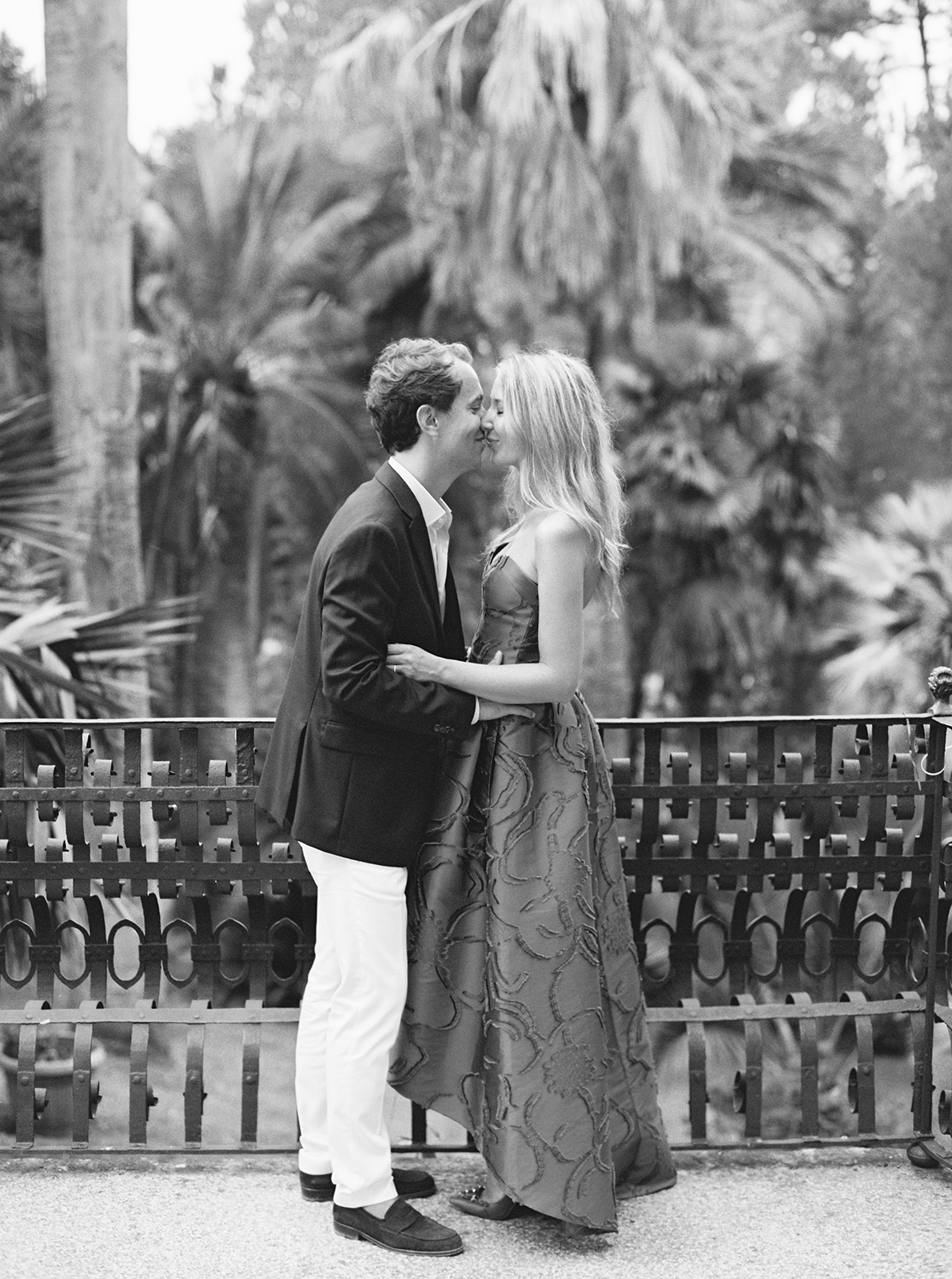 Romantic portrait of couple sharing a kiss at Villa Durazzo Santa Margherita wedding