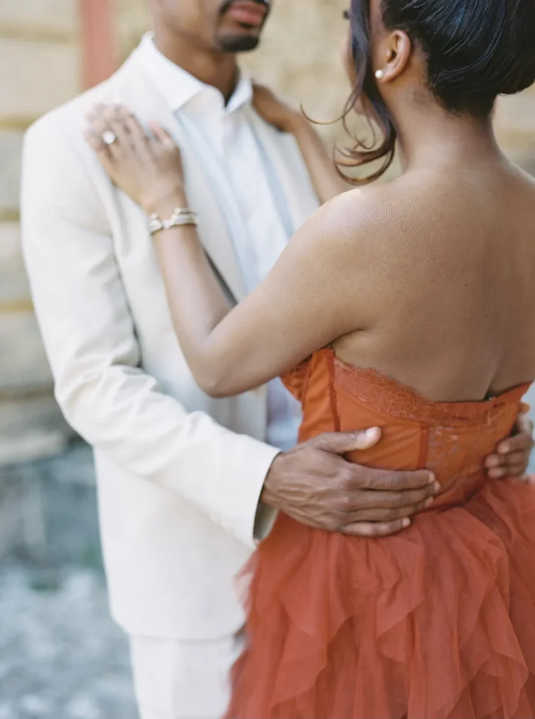 couple hugging in vizcaya museum