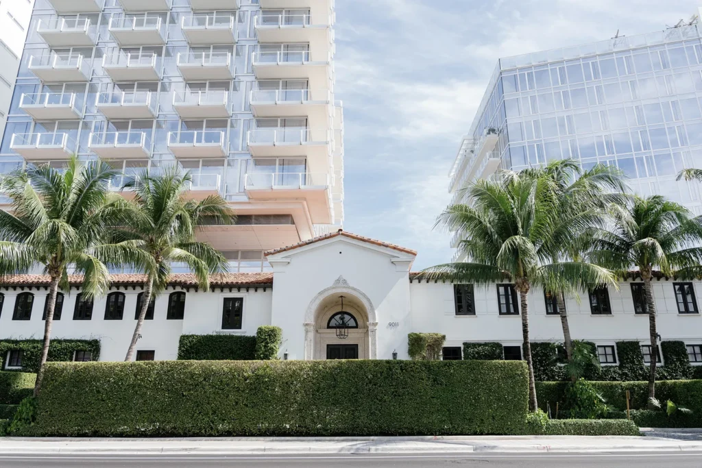 front entrance of the four seasons at the surf club wedding venue